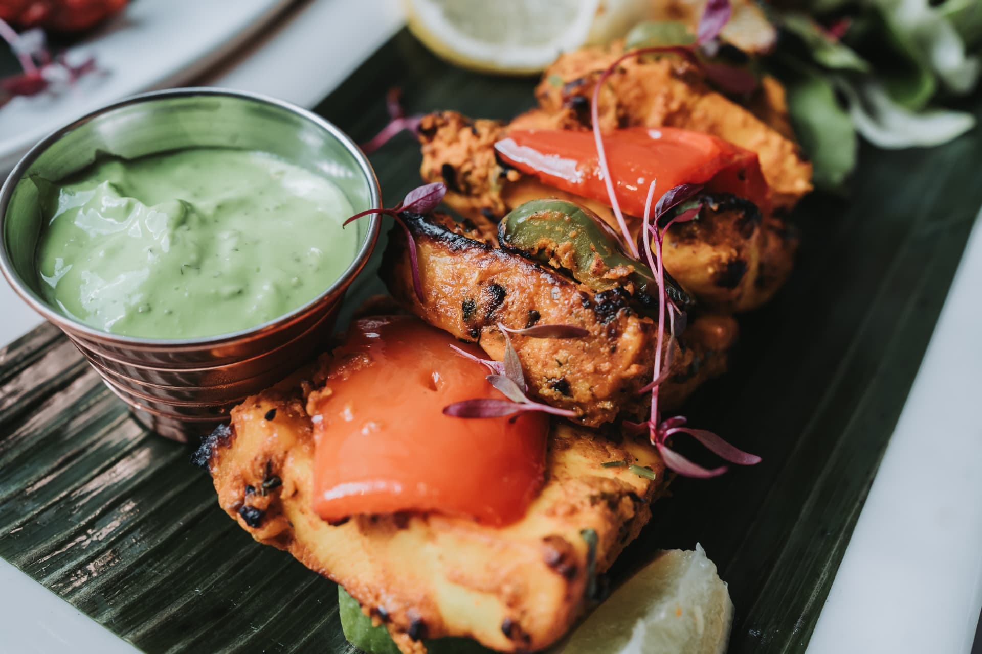 Tandoori tikka with peppers and green chutney